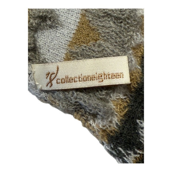 Collectioneighteen Cozy Knit Patterned Scarf with a Gray and Camel Design - Picture 6 of 9